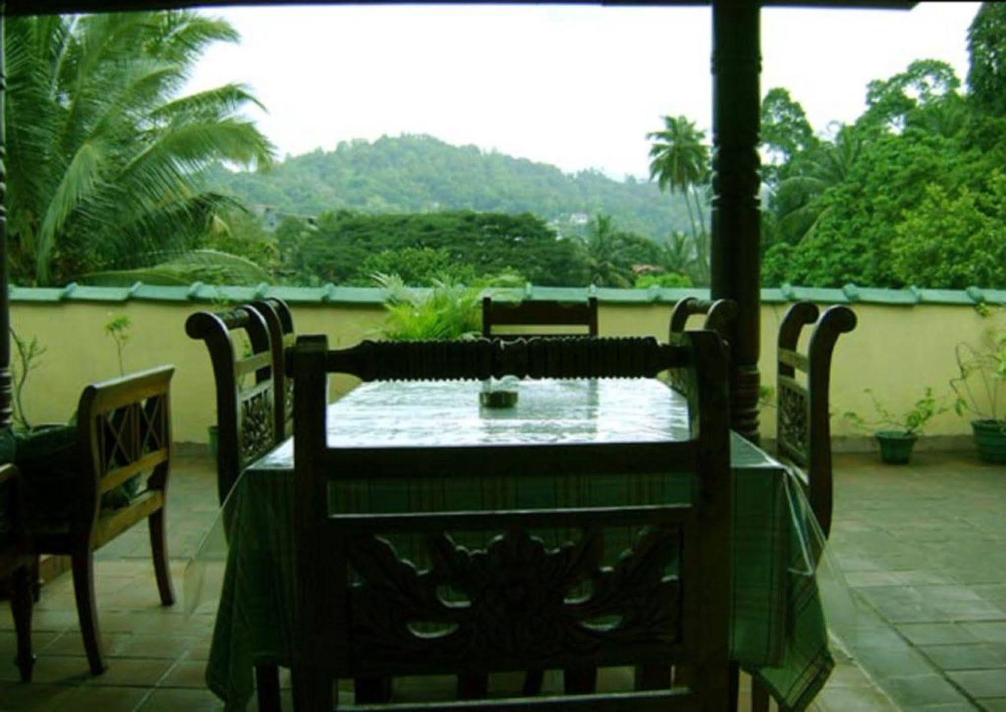 Palm Garden Home Stay Deiyannewela Eksteriør bilde
